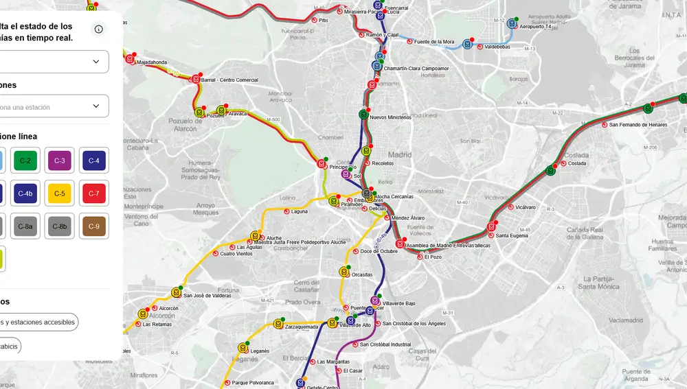 El color rojo, naranja y verde indica la puntualidad del tren