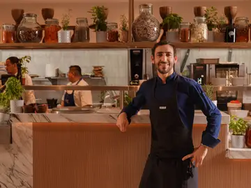 Fabián Cangas es el chef ejecutivo y también propietario de Casanis Group Fabián Cangas es el chef ejecutivo y también propietario de Casanis Group