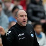 Chus Mateo, en su tercer partido como seleccionador espa&ntilde;ol