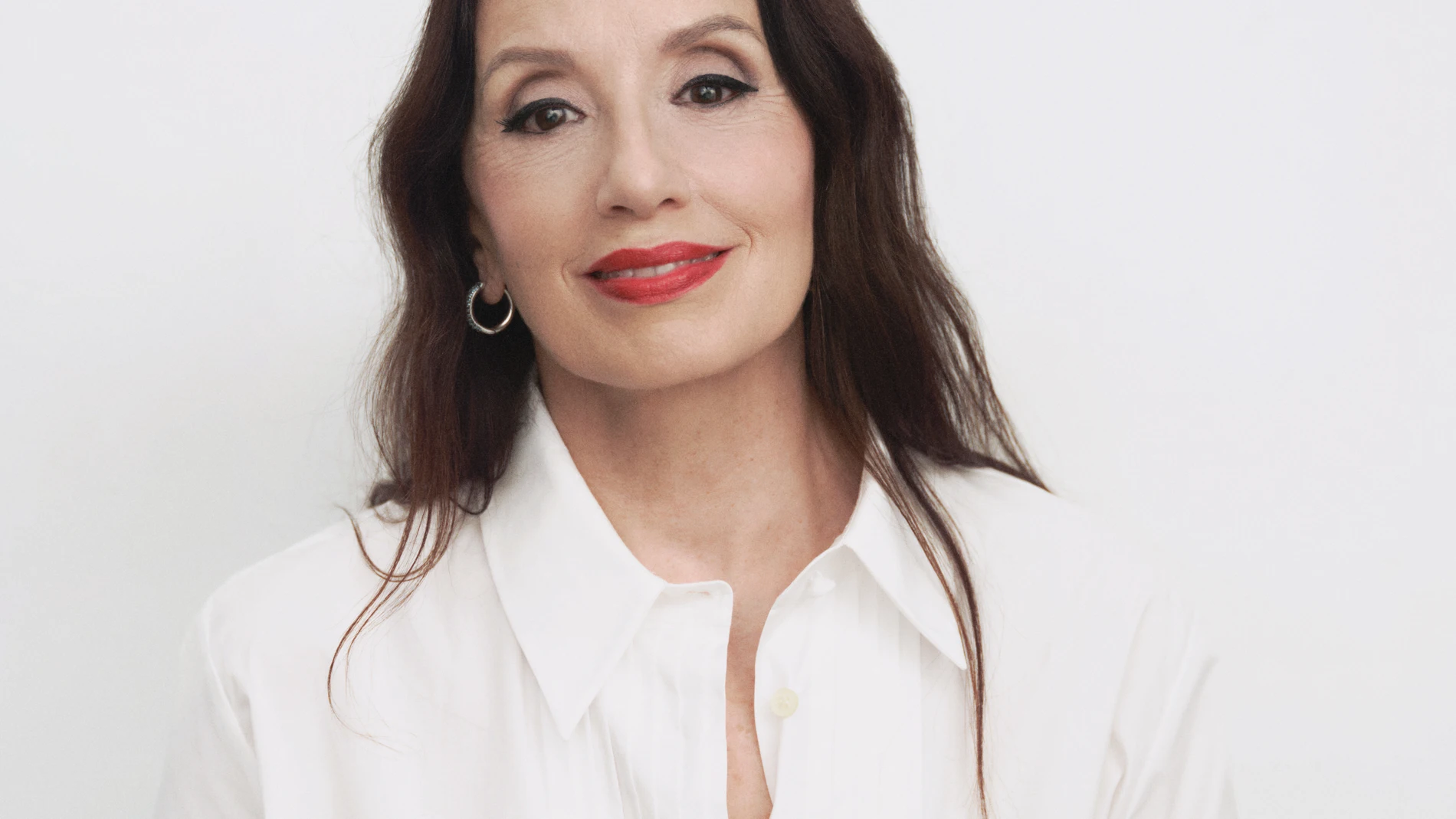 La artista gallega Luz Casal publica «Me voy a permitir»