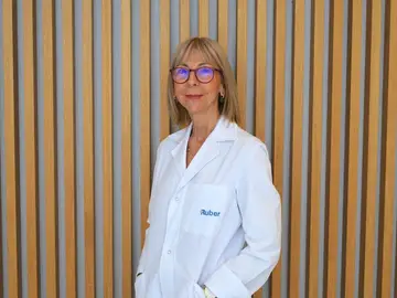 Esther Suárez, responsable de la Unidad de Mama en el equipo de la Unidad de la Mujer del Hospital Ruber Internacional Esther Suárez, responsable de la Unidad de Mama en el equipo de la Unidad de la Mujer del Hospital Ruber Internacional