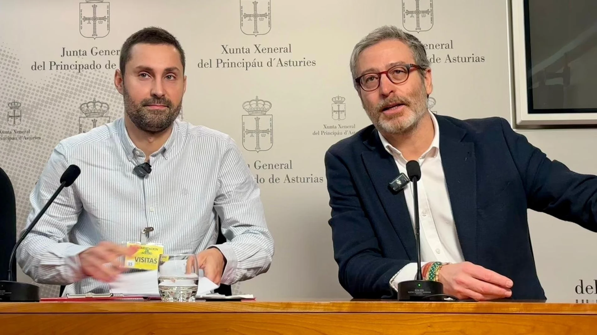 Pablo Aldecoa, padre de Mael, un niño de 3 años que perdió sus extremidades y el diputado de Vox en la Junta General, Javier Jové.