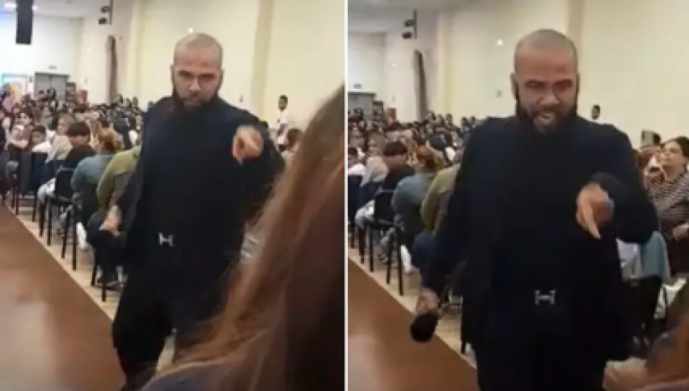 Dani Alves, desatado ante sus fieles