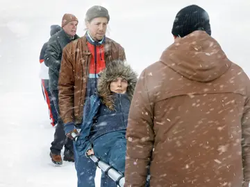 Las limitaciones físicas de Hanne en esta historia forman parte de la trama en la nieve Las limitaciones físicas de Hanne en esta historia forman parte de la trama en la nieve