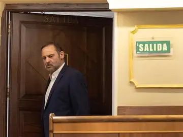 Ábalos, un recorrido de casi una década desde la cúpula del PSOE junto a Sánchez hasta la caída en desgracia y la cárcel Ábalos, un recorrido de casi una década desde la cúpula del PSOE junto a Sánchez hasta la caída en desgracia y la cárcel