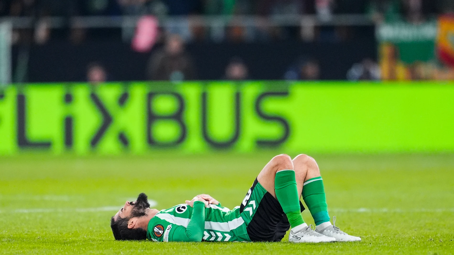 Francisco 'Isco' Alarcon of Real Betis get injured during the UEFA Europa League, football match played between Real Betis and FC Utrecht at La Cartuja stadium on November 27, 2025, in Sevilla, Spain. AFP7 27/11/2025 ONLY FOR USE IN SPAIN