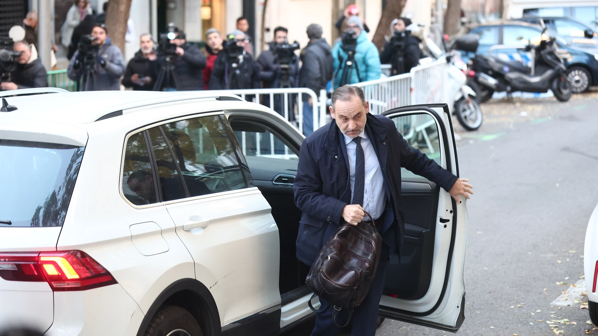 El Supremo decide hoy si Ábalos y Koldo siguen en libertad o van a prisión El Supremo decide hoy si Ábalos y Koldo siguen en libertad o van a prisión