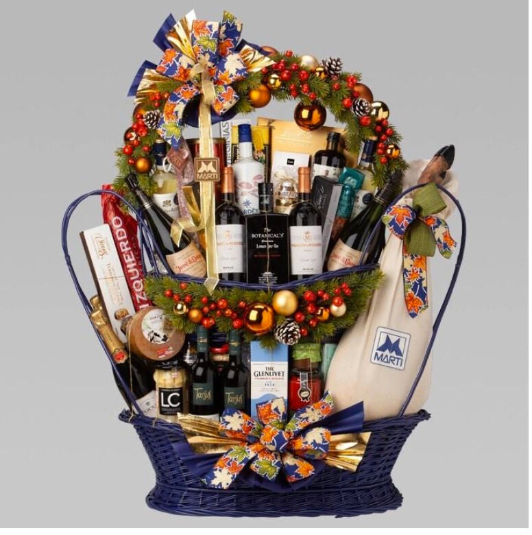 Dos pisos de productos.