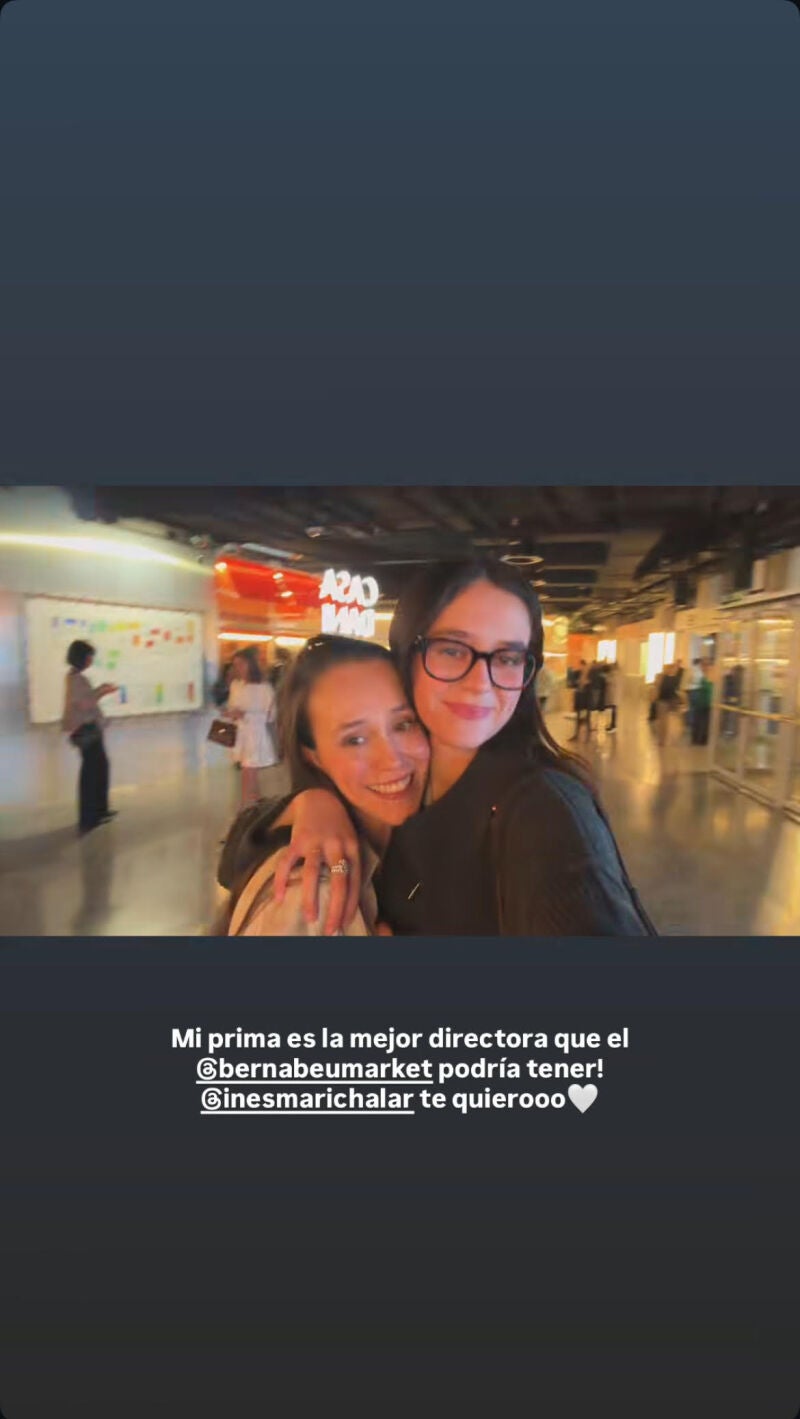 Victoria apoyando a su prima.