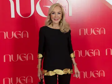 El look de Carmen Lomana. El look de Carmen Lomana.