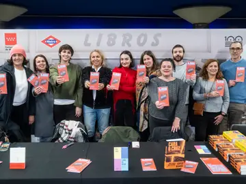 Coincidiendo con el centenario de la Feria de libros de la Cuesta de Moyano, esta tercera edición del Book Fri Coincidiendo con el centenario de la Feria de libros de la Cuesta de Moyano, esta tercera edición del Book Friday llega también al centenario Metro de Madrid con la recreación de una caseta de libreros en el vestíbulo de Nuevos Ministerios