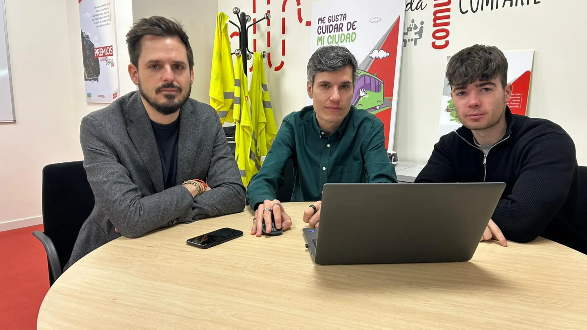 José Postigo, el primero por la izquierda, con otros miembros de Foundspot