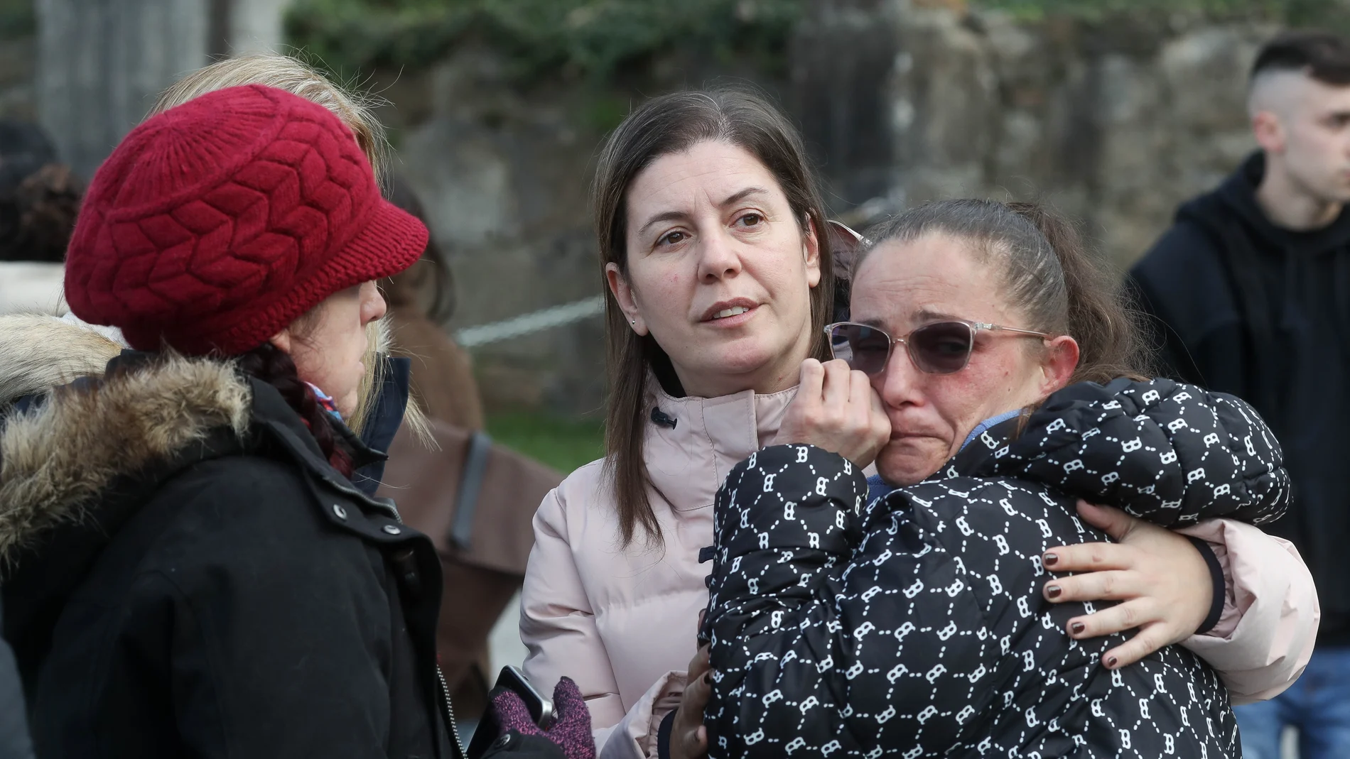 Trabajadores de Sargadelos tras conocerse que la empresa ha presentado un ERTE de 15 días que afecta a 86 trabajadores, a 28 de noviembre de 2025, en Cervo, Lugo, Galicia (España). El dueño de Sargadelos, Segismundo García, ha vuelto a ordenar que pare la producción en la histórica planta de cerámica de Cervo (Lugo), tras una nueva inspección de Trabajo a las instalaciones.28 NOVIEMBRE 2025Carlos Castro / Europa Press28/11/2025