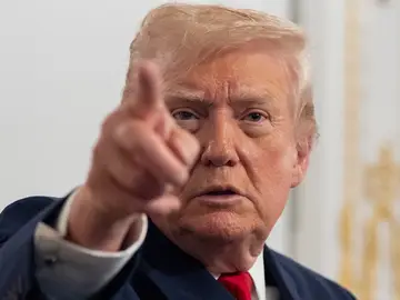 Trump President Donald Trump speaks to reporters after speaking to troops via video from his Mar-a-Lago estate on Thanksgiving, Thursday, Nov. 27, 2025, in Palm Beach, Fla. (AP Photo/Alex Brandon)