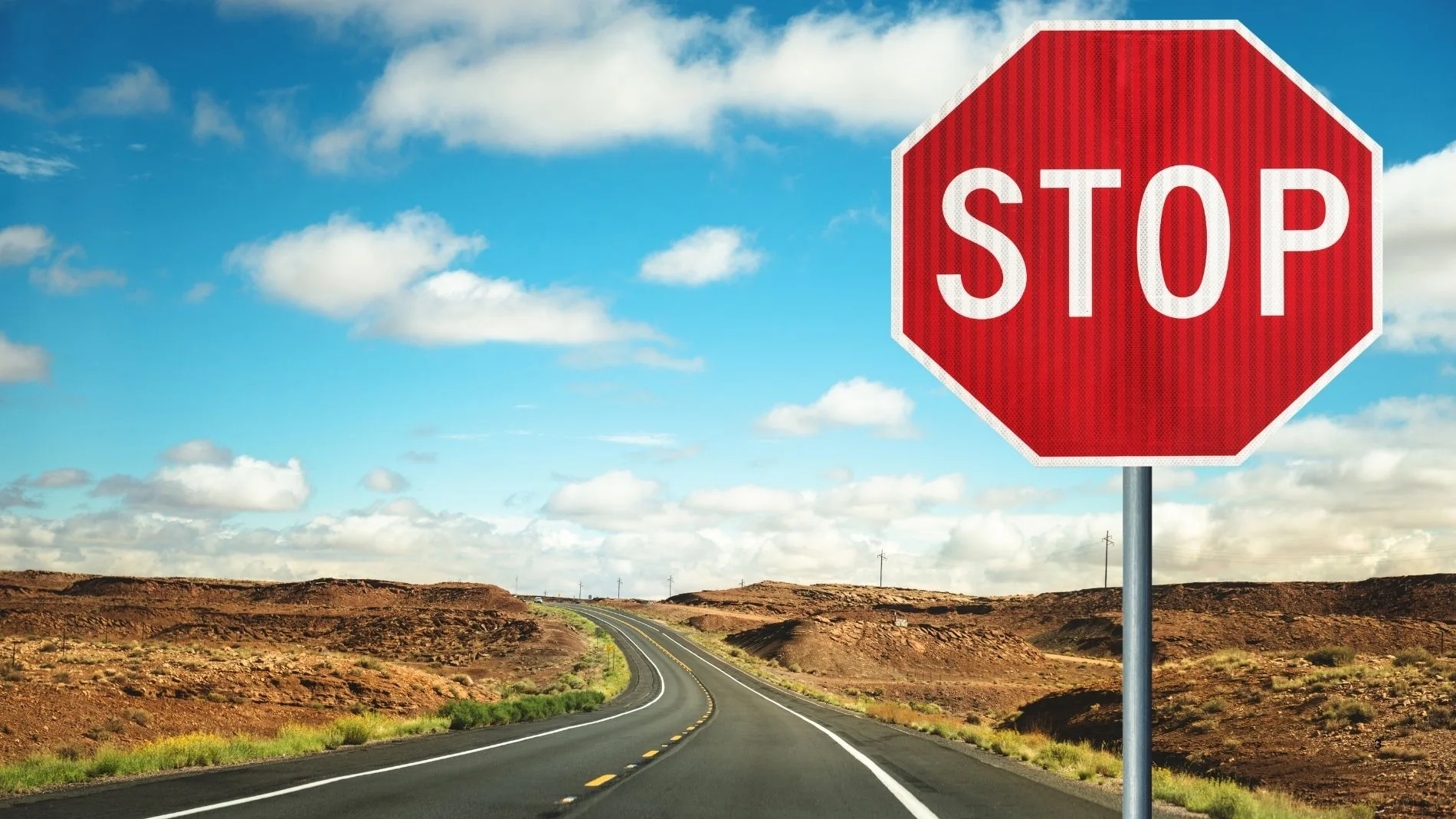 Esto es lo que hay que hacer al llegar a una señal de "stop": muy poca gente lo hace y la multa podría ser de 200 euros