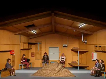 El inclasificable Christoph Marthaler presenta una historia sobre un grupo de personas atrapadas en un refugio de montaña El inclasificable Christoph Marthaler presenta una historia sobre un grupo de personas atrapadas en un refugio de montaña