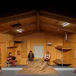 El inclasificable Christoph Marthaler presenta una historia sobre un grupo de personas atrapadas en un refugio de montaña