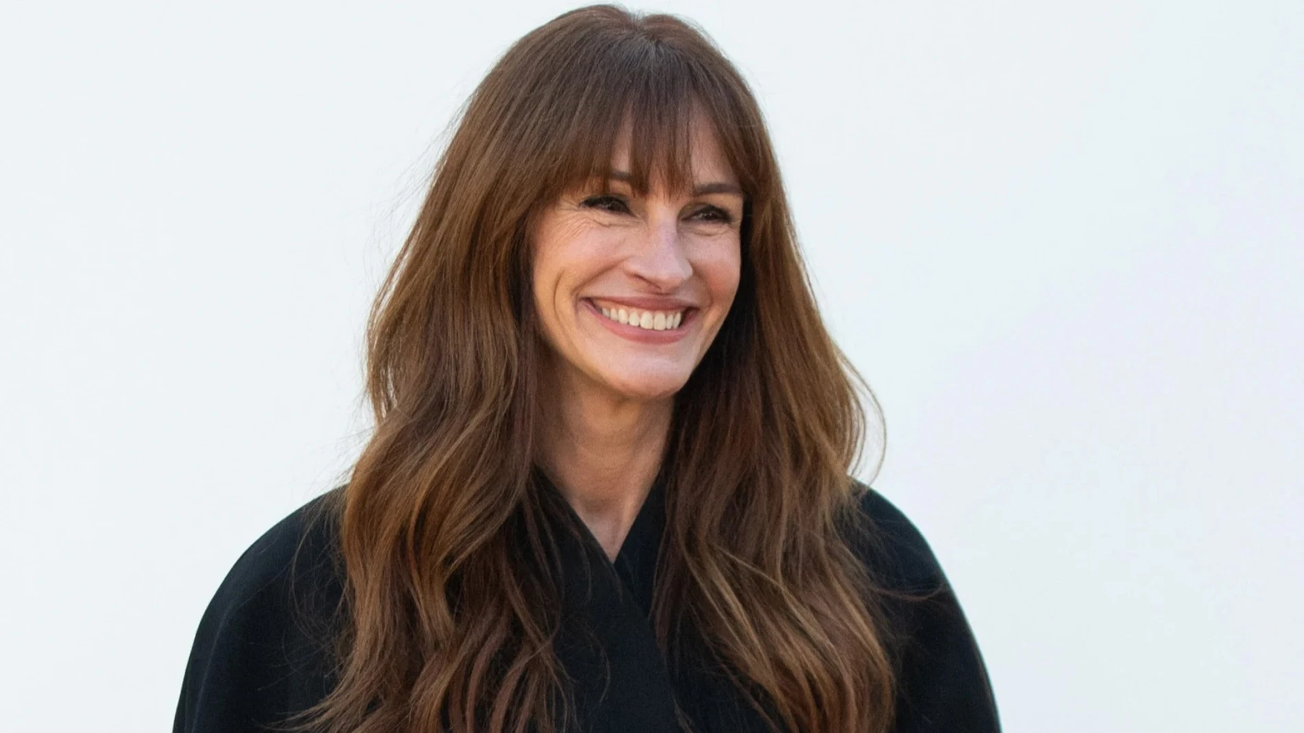 Julia Roberts con melena castaña luminosa, en línea con los tonos naturales que marcan tendencia a final de 2025 y principios de 2026