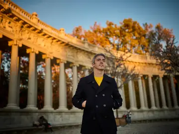 Entrevista con Manu García , influencer @secretosdemadrid. Secretos de Madrid empezó en 2012 como un blog pers Entrevista con Manu García , influencer @secretosdemadrid. Secretos de Madrid empezó en 2012 como un blog personal creado por Manu García del Moral, con la intención de recopilar y compartir curiosidades, rincones poco conocidos, historia escondida y anécdotas de la ciudad de Madrid © Alberto R. Roldán / Diario La Razón 28 11 2025