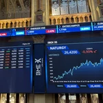 La Bolsa española cae el 0,13 % y mantiene los 16.300 puntos en una sesión de transición