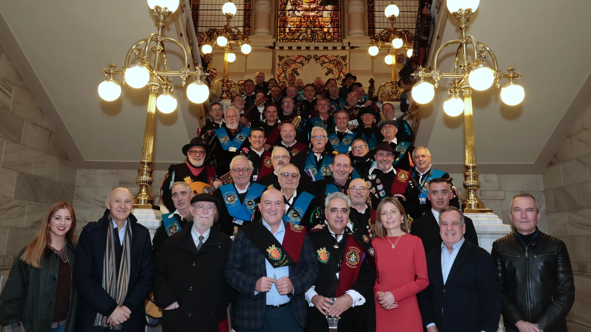 Jesús Julio Carnero nombrado Tuno de Honor en el X Aniversario de la Cuarentuna Universitaria de Valladolid