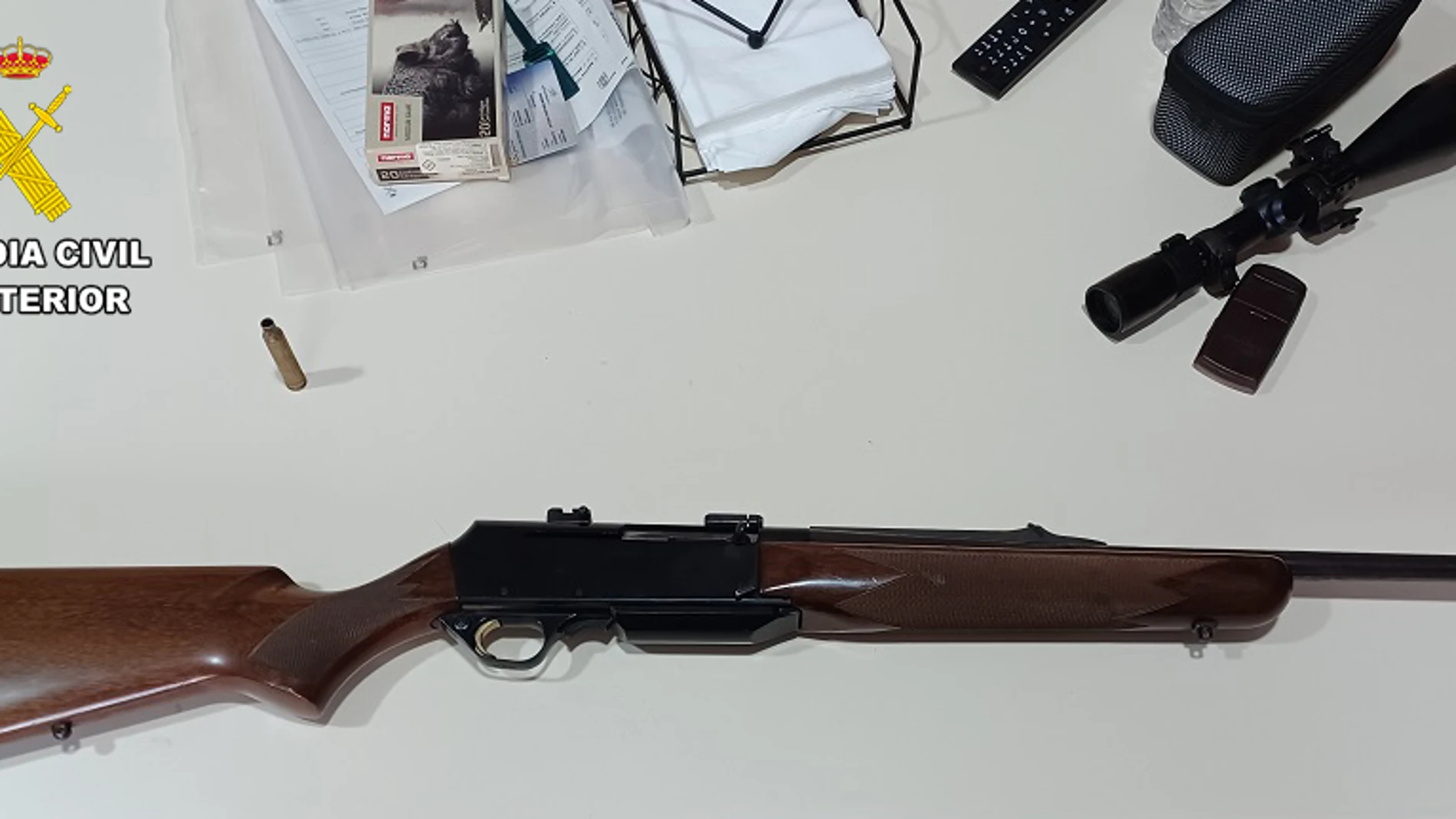 Rifle aprehendido por la Guardia Civil