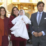 Lourdes Montes y Tana Rivera deslumbran en el bautizo de Nicol&aacute;s.