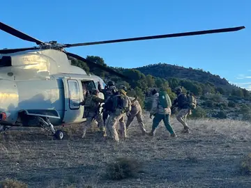 La princesa Leonor participa en una práctica de supervivencia en la Academia del Aire MADRID, 28/11/2025.- La princesa Leonor ha participado junto con el resto de sus compañeros de formación militar en la Academia General del Aire de San Javier (Murcia) en un ejercicio de tres días de supervivencia, evasión, resistencia ante captura y extracción en escenarios hostiles. La princesa de Asturias, que ingresó a principios de septiembre en la Academia del Aire como alférez y alumna de 4º curso tras su paso, los dos últimos años, por el Ejército de Tierra y la Armada, ha concluido e...