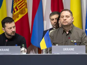 Andriy Yermak, Ukrainian President Zelensky's Chief of Staff, resigns Stansstad (Switzerland), 28/11/2025.- (FILE) - Andriy Yermak (R), the Head of the Office of the President of Ukraine, and Ukrainian President Volodymyr Zelensky attend a plenary session during the Summit on peace in Ukraine in Stansstad near Lucerne, Switzerland, 16 June 2024 (reissued 28 November 2025). Ukrainian President Zelensky announced on 28 November 2025 the resignation of his Chief of Staff, Andriy Yermak, following an anti-corruption raid on Yermak's home. Yermak, Zelensky's closest...