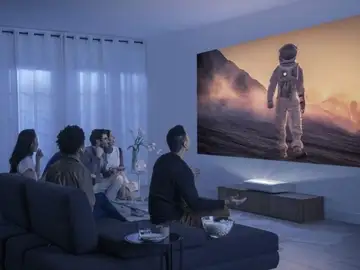 El regalo de Navidad que está arrasando aprovechando el Black Friday: un mini proyector que convierte cualquier casa en cine Mini Proyector