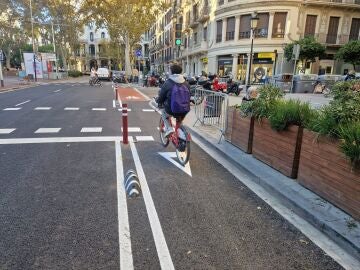 Barcelona termina dos nuevos tramos de carriles bici en los distritos de Gràcia y el Eixample