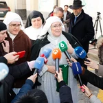 Una monja atiende a los medios a su salida de los juzgados en una imagen de archivo