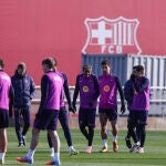 Lamine Yamal y Ferran Torres, en el último entrenamiento del Barça
