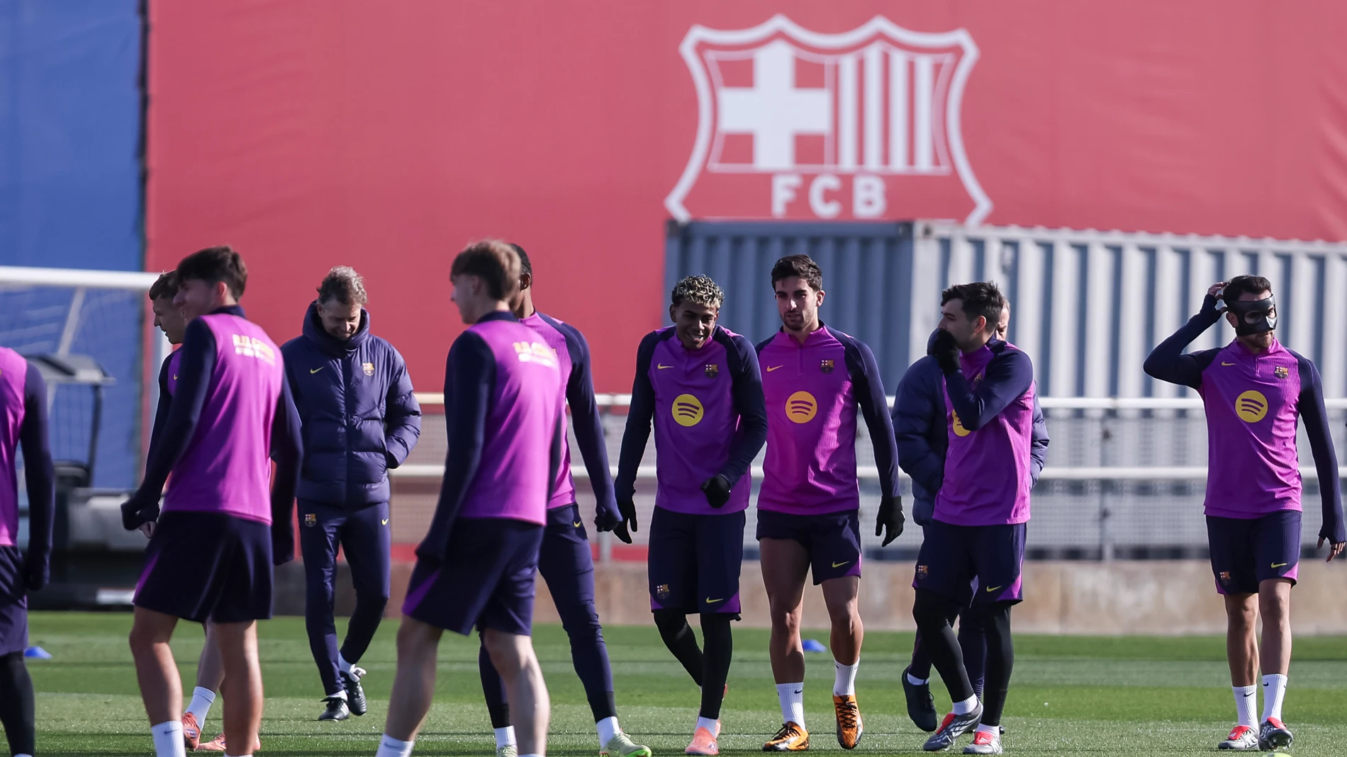 Lamine Yamal y Ferran Torres, en el último entrenamiento del Barça