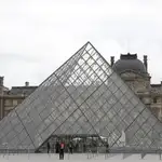 Francia.- Imputada una cuarta persona por su supuesto papel en el robo de joyas en el museo del Louvre
