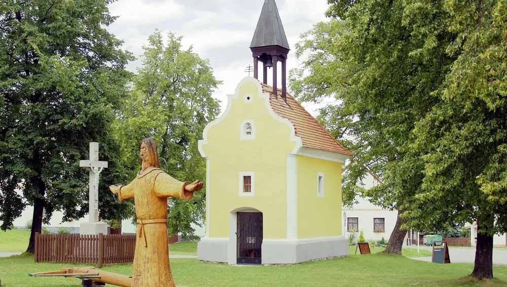 Holašovice, su arquitectura campesina combina tradición, simetría y colores suaves
