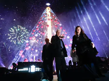 El Gran Árbol de la Navidad "brilla" como nunca con los niños de Aladina y la complicidad de Richard Gere El Gran Árbol de la Navidad "brilla" como nunca con los niños de Aladina y la complicidad de Richard Gere