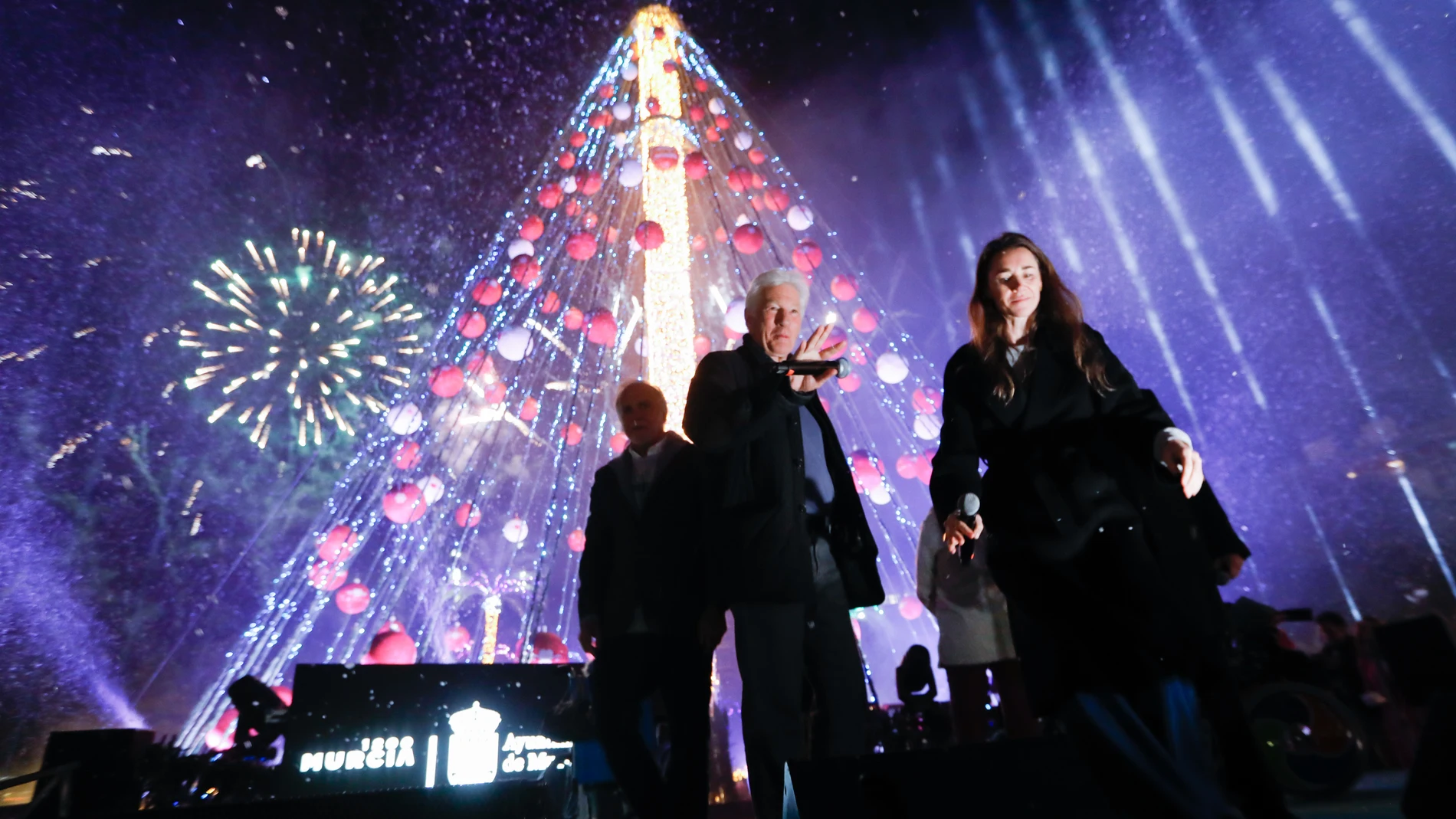 El Gran Árbol de la Navidad "brilla" como nunca con los niños de Aladina y la complicidad de Richard Gere