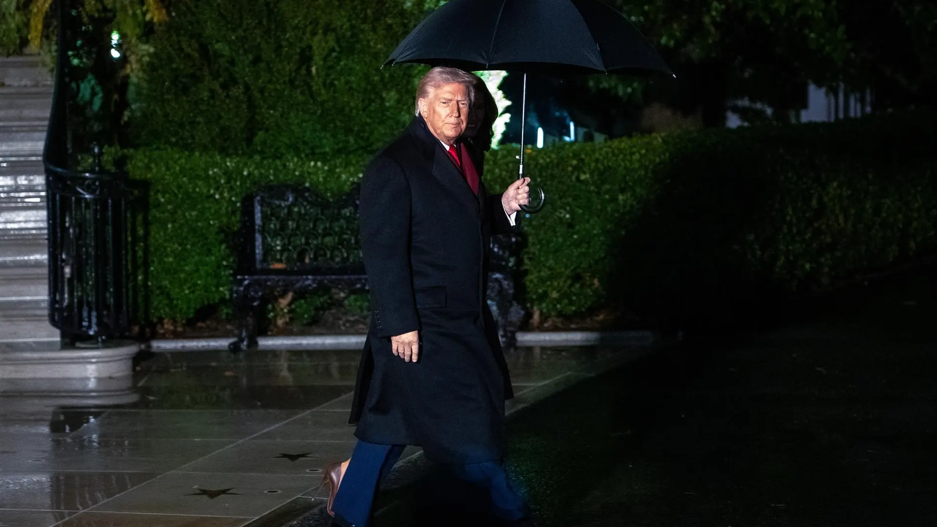 Trump anuncia su intención de "pausar permanentemente" la inmigración desde "todos los países del tercer mundo"