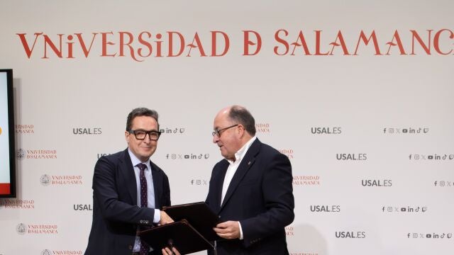 Corchado y Muiños durante la firma del acuerdo Corchado y Muiños durante la firma del acuerdo