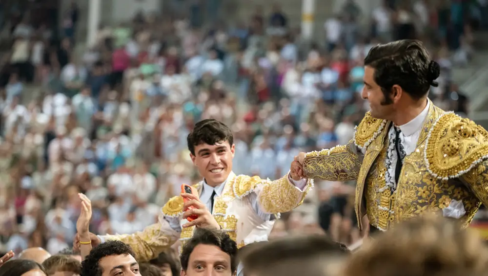 "Jarocho" sale a hombros junto a Morante de la Puebla en Navalcarnero (Madrid)