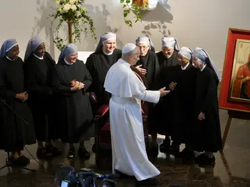 Prevost con un grupo de monjas en su pasada visita a Estambul Prevost con un grupo de monjas en su pasada visita a Estambul