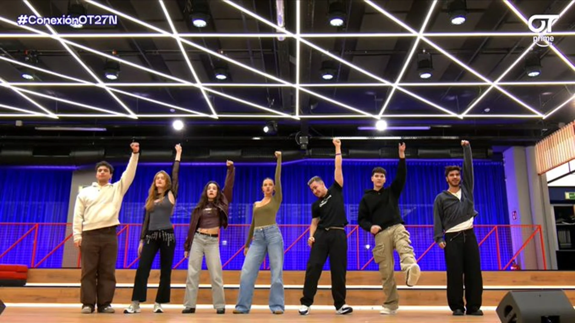 Los concursantes de 'Operación Triunfo' durante el primer Pase de Micros marca el rumbo de la Gala 11 de 'OT 2025'
