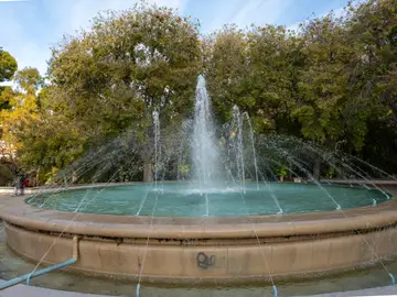 Tres días de luto en Jaén por la muerte de dos adolescentes en un parque de la ciudad JAÉN, 29/11/2025.- Vista del Parque de la Concordia, situado en pleno centro de Jaén, donde esta madrugada han aparecido los cuerpos sin vida de dos chicas adolescentes, de 15 y 16 años. El Ayuntamiento de Jaén ha decretado tres días de luto oficial y un minuto de silencio, que tendrá lugar el próximo lunes, por la trágica muerte. EFE/José Manuel Pedrosa