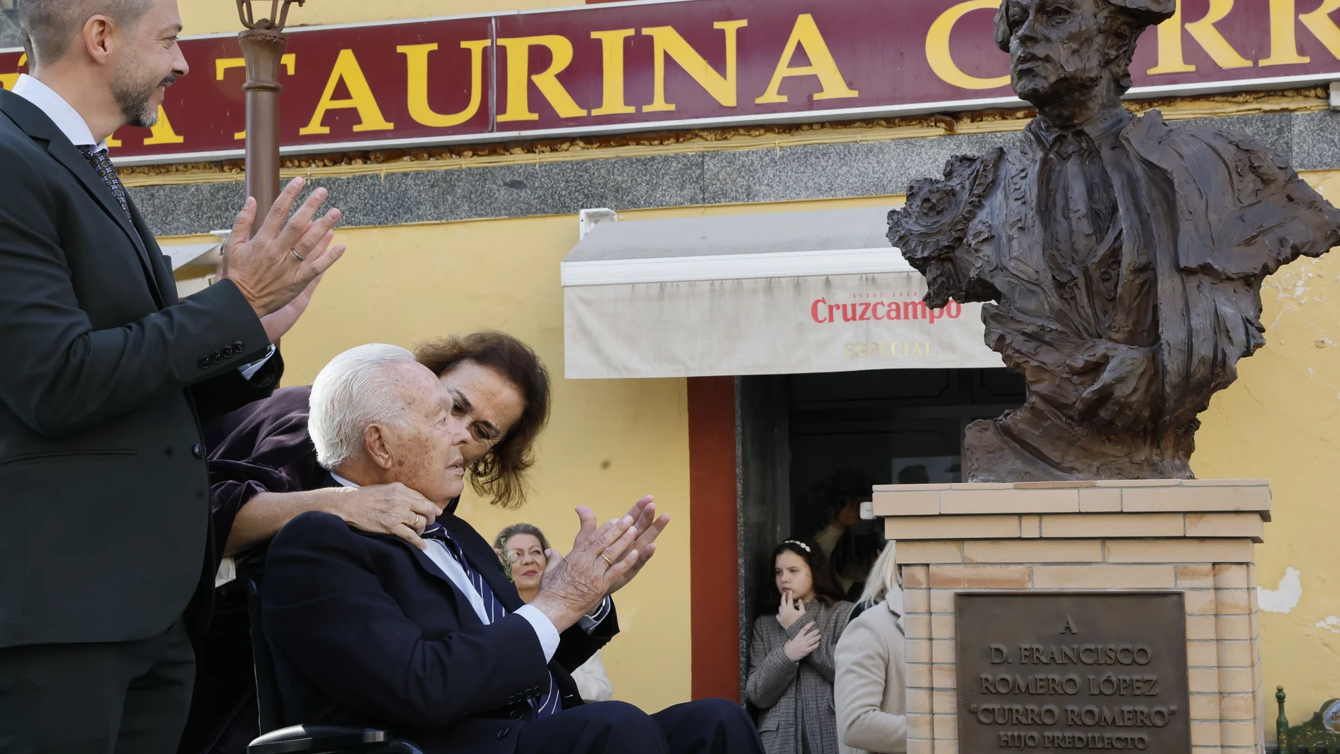 Homenaje a Curro Romero en Camas (Sevilla)