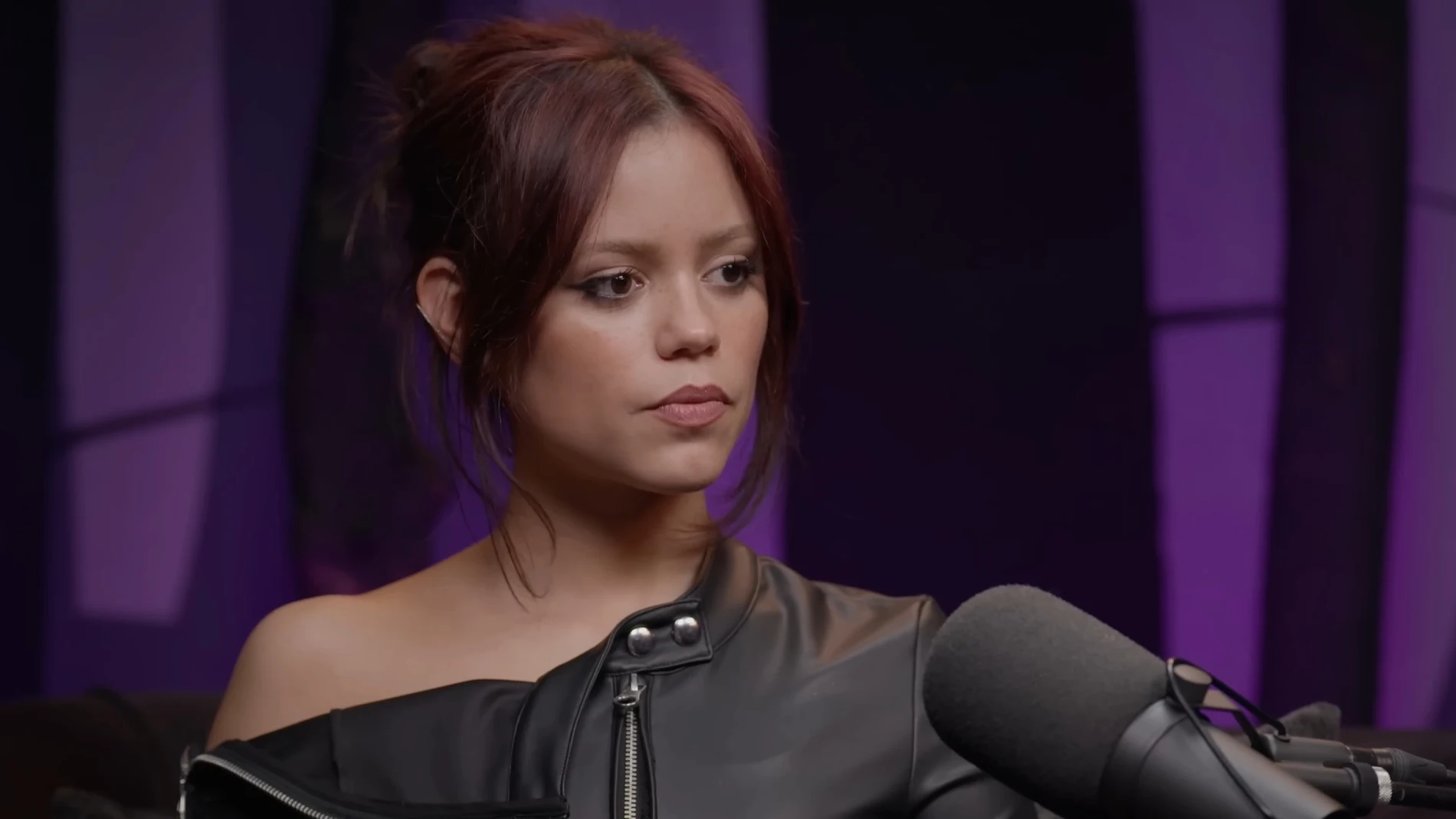 Jenna Ortega, actriz, y Bong Joon Ho, director, cargan contra la IA pero aseguran tener fe en la humanidad