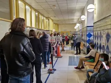 Éxito de convocatoria para vacunación de gripe sin cita para grupos recomendados Colas en el Hospital Nuestra Señora de Gracia de Zaragoza este sábado 29 de noviembre en la convocatoria de vacuna sin cita previa para los grupos recomendados. REMITIDA / HANDOUT por GOBIERNO DE ARAGÓN Fotografía remitida a medios de comunicación exclusivamente para ilustrar la noticia a la que hace referencia la imagen, y citando la procedencia de la imagen en la firma 29/11/2025