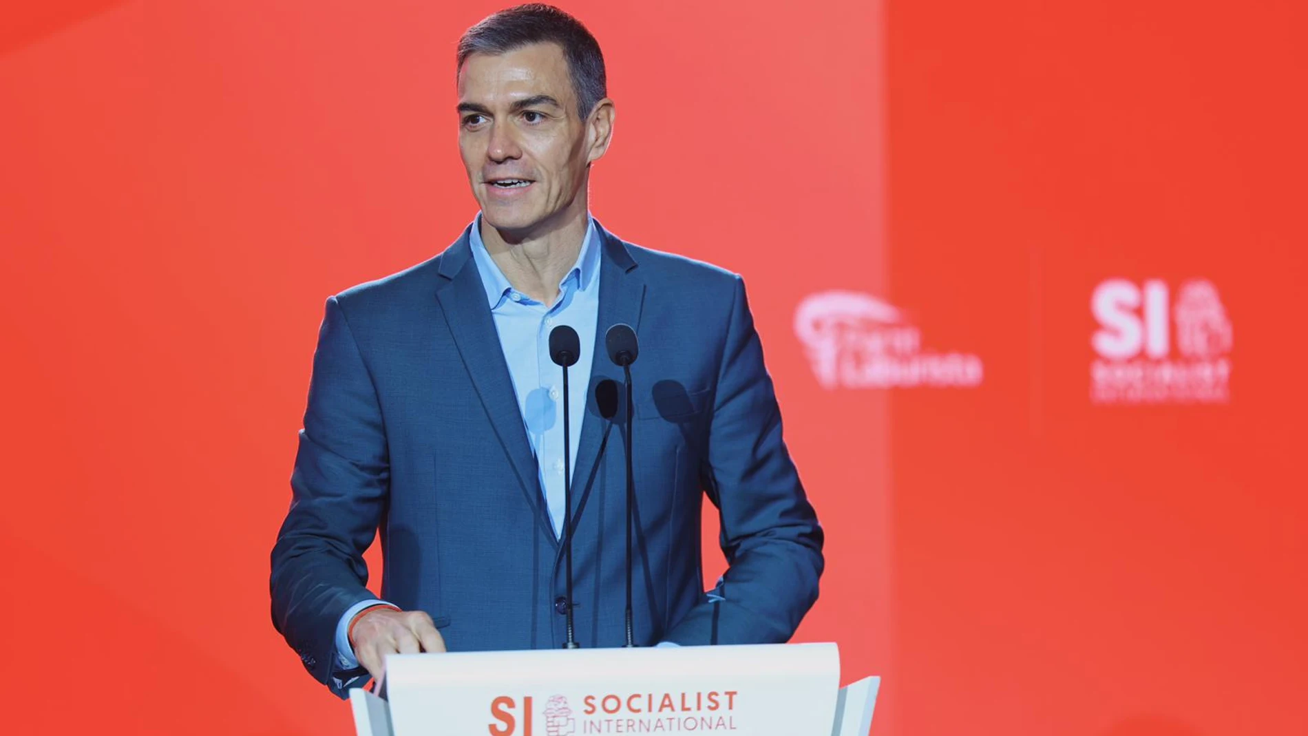 LA VALETA (MALTA), 29/11/2025.- El presidente del Gobierno y secretario general del PSOE, Pedro Sánchez, durante su discurso en el Consejo de la Internacional Socialista que se reúne este sábado en La Valeta (Malta), en el que ha acusado a la derecha de estar en un 'black friday' constante, en el que liquidan principios y servicios públicos y ponen a la venta la democracia para escalar hasta el poder. EFE/PSOE -SOLO USO EDITORIAL/SOLO DISPONIBLE PARA ILUSTRAR LA NOTICIA QUE ACOMPAÑA (CRÉDITO ...