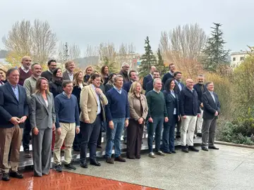 Foto de familia de familia de Feijóo en el Foro de Grandes Ciudades de Burgos, con Mañueco, Bendodo, Almeida, Ayala, Carnero, García Carbayo o Francisco Vázquez Foto de familia de familia de Feijóo en el Foro de Grandes Ciudades de Burgos, con Mañueco, Bendodo, Almeida, Ayala, Carnero, García Carbayo o Francisco Vázquez