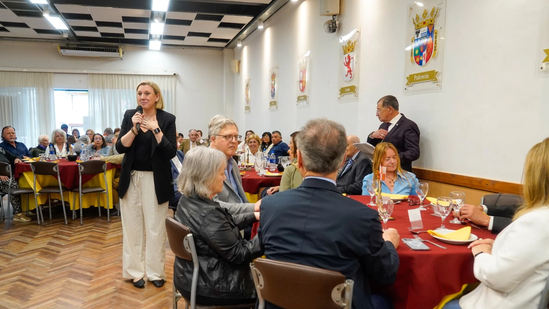 Isabel Blanco durante su encuentro con el Centro Castilla y León de la ciudad argentina de Mar del Plata